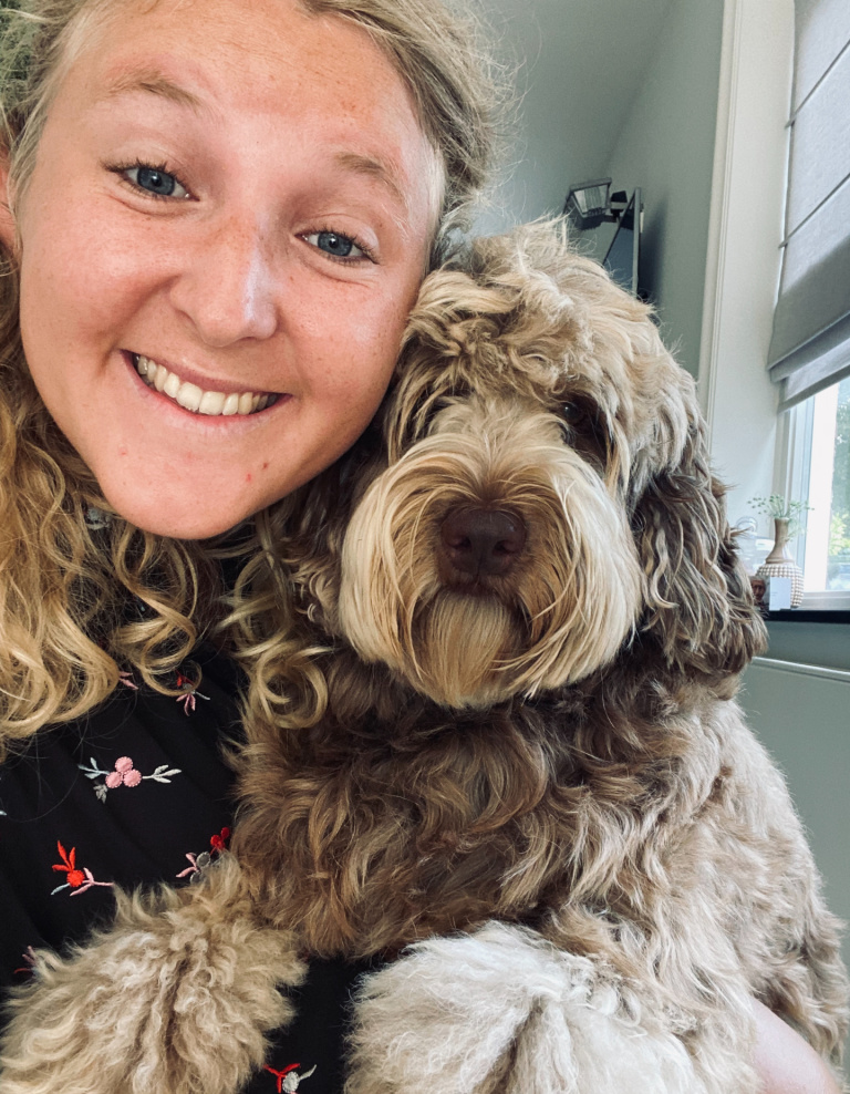 Merel Nijsten and her dog taking a selfie