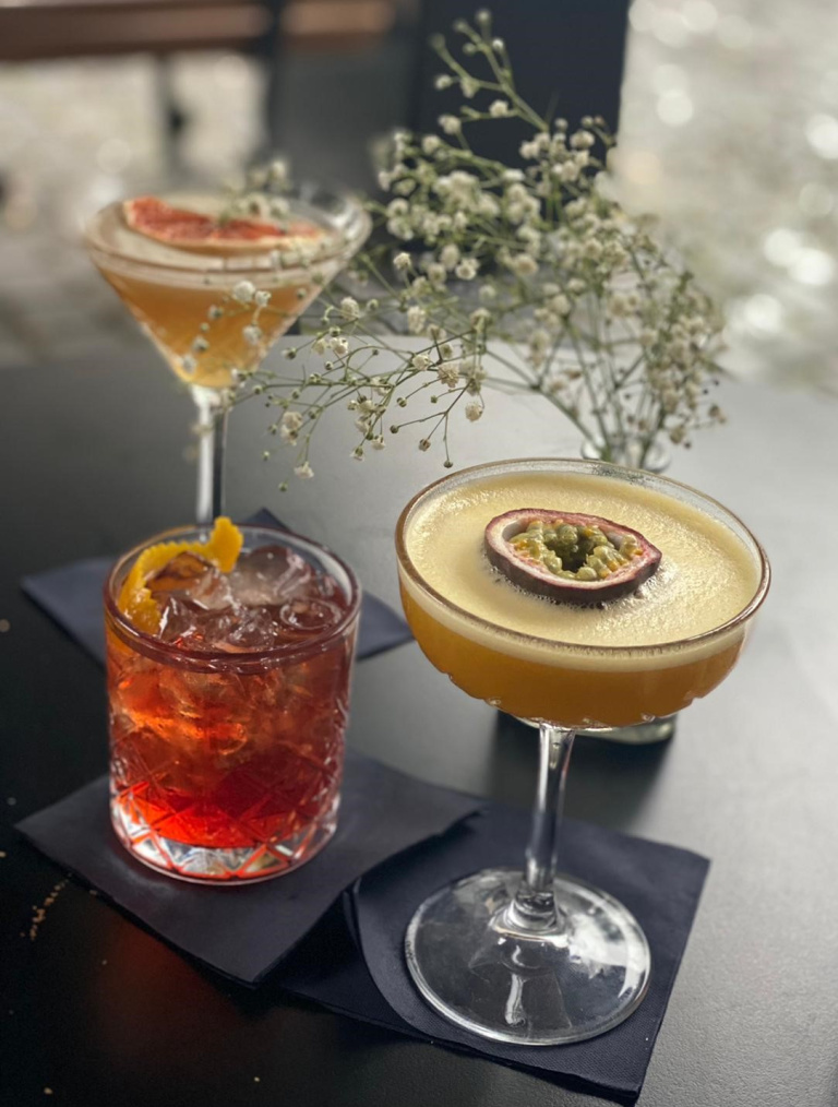 Tafel met drie cocktails